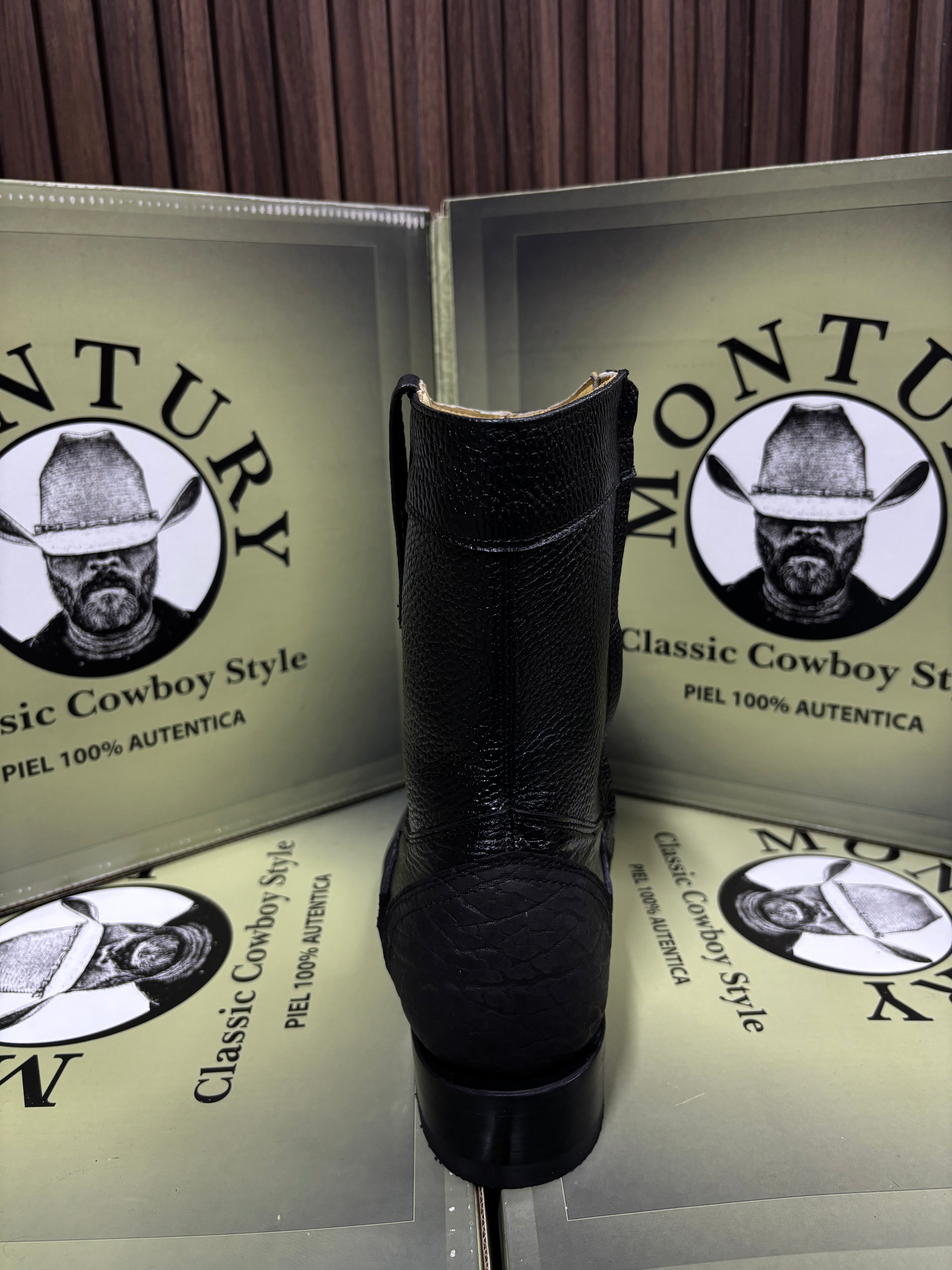CUELLO DE TORO NEGRO